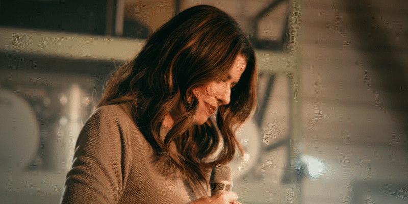 Rachel Novaes lança “Ao Vivo nos EUA” com mensagem poderosa