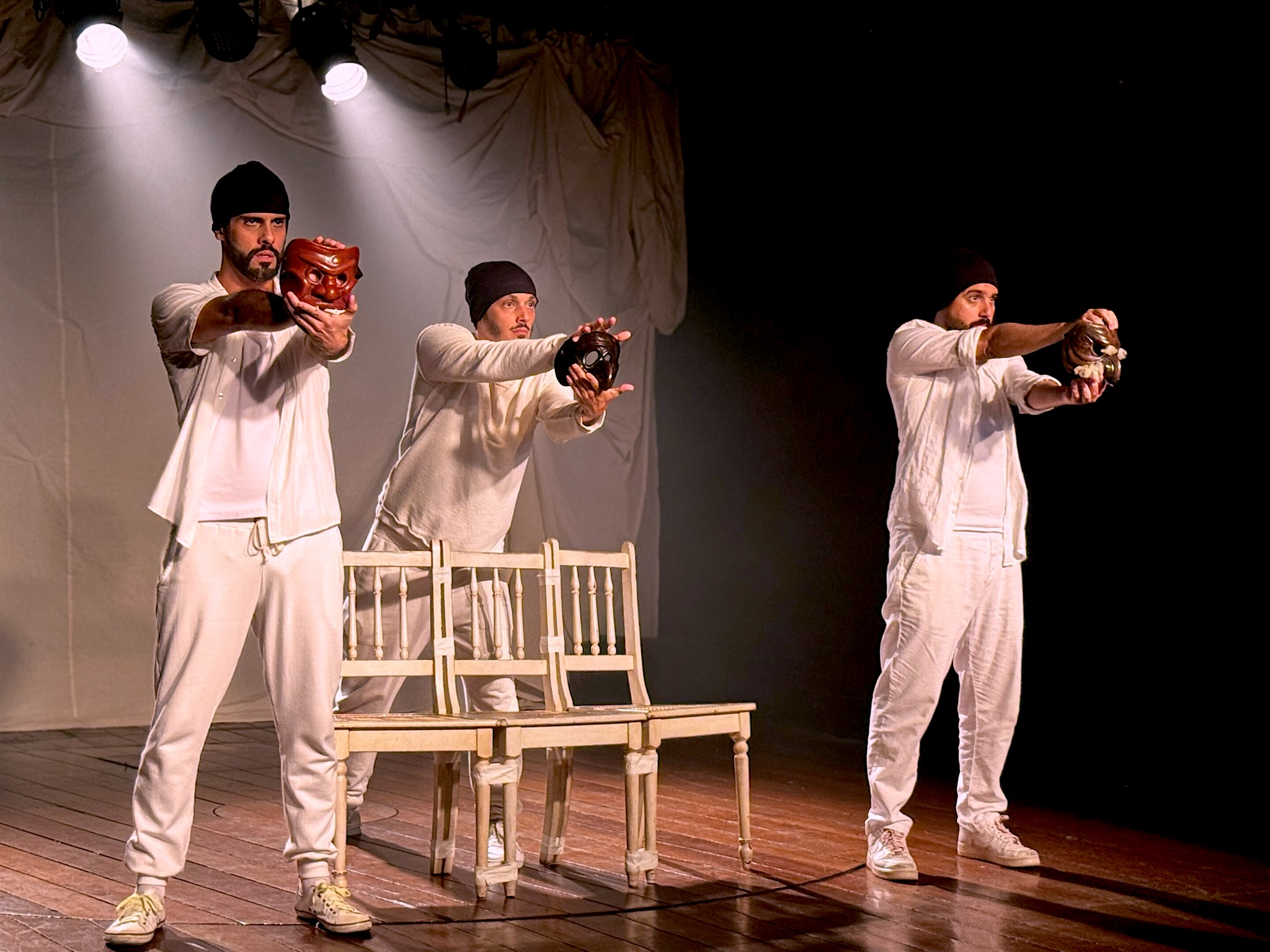 “A Coisa” reestreia no Teatro Ipanema com humor e reflexão