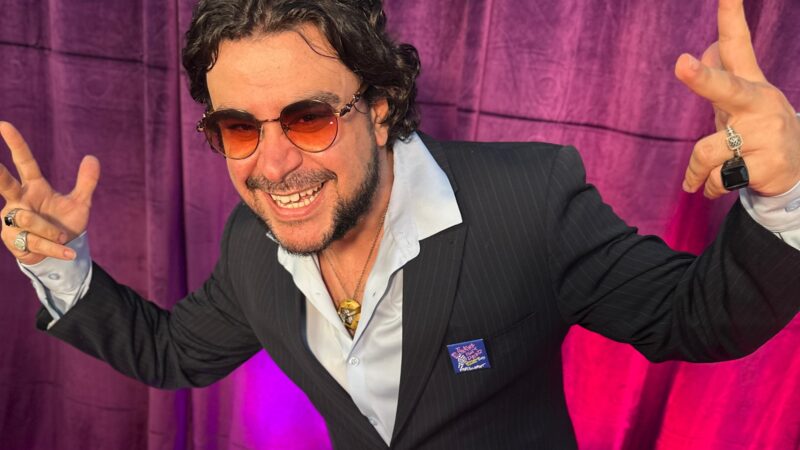 Thiago Carvâlhonts estreia no stand-up nos EUA com show provocador