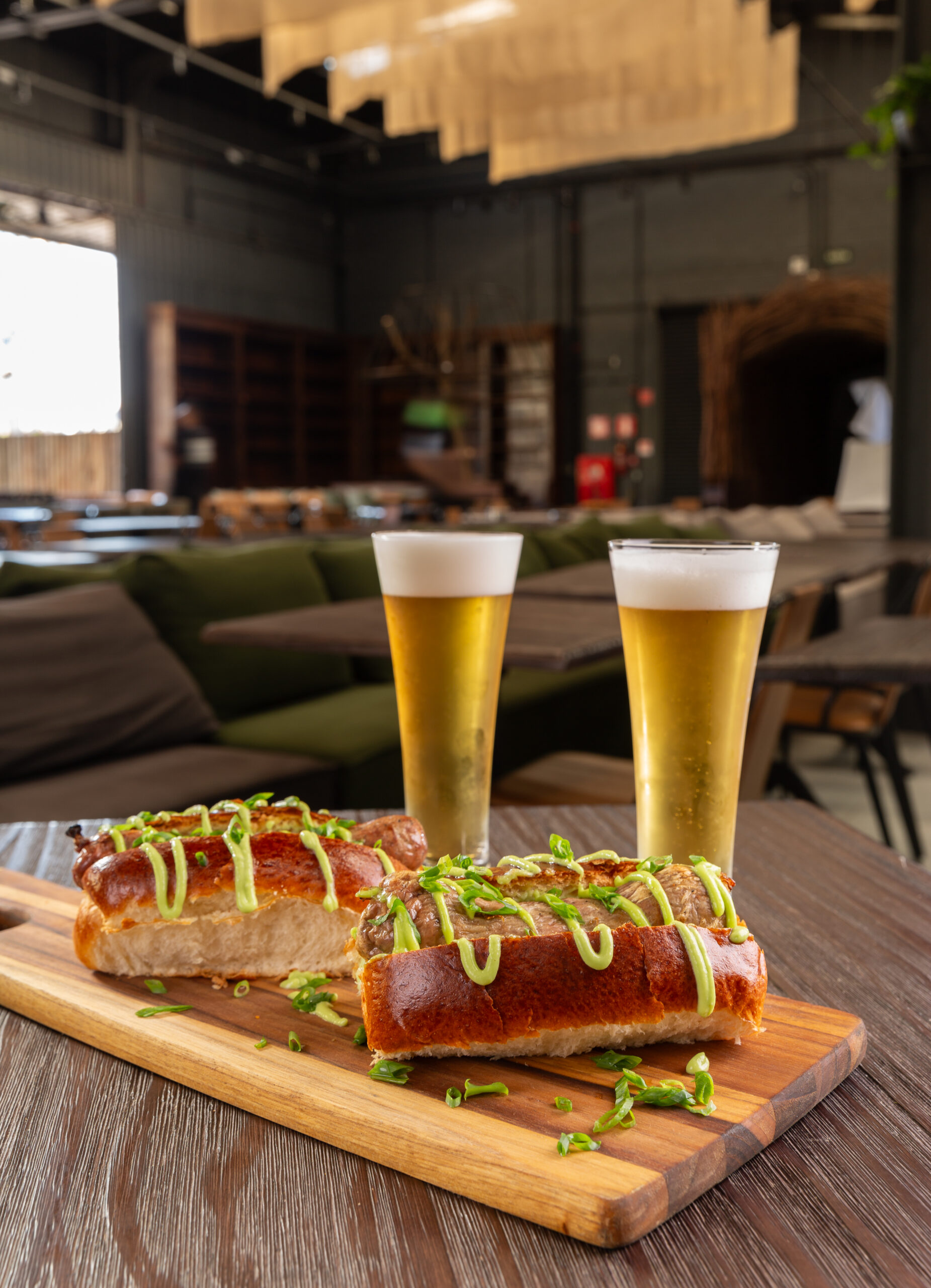 🍻 Monka Cervejaria une sabor, som e cerveja artesanal em BH