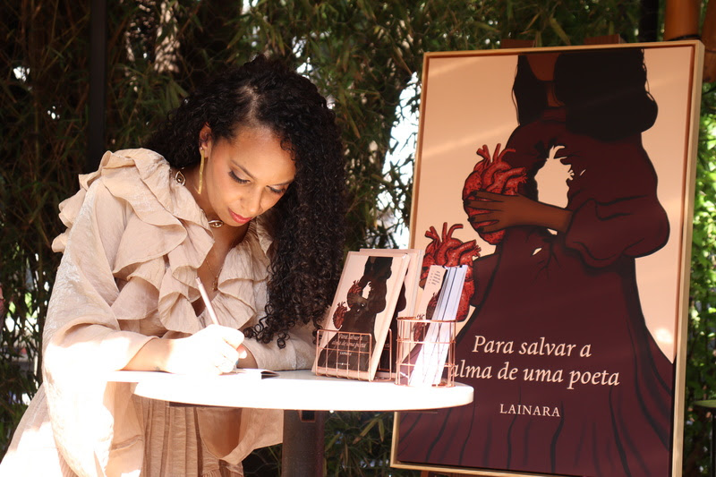Lainara estreia na Feira do Livro com poesia sobre alma e sentimento