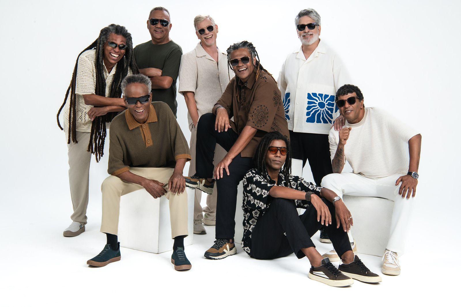 Farofa Carioca volta aos palcos e relança álbum “Moro no Brasil”