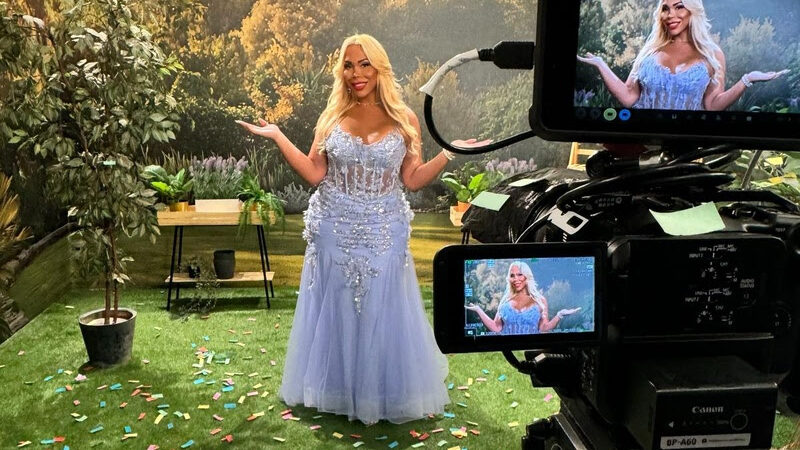 Foto de Suellen Carey em reality na Romênia viraliza