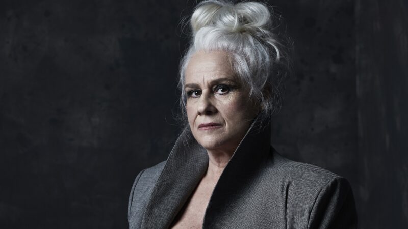 Vera Holtz apresenta “Ficções” no Teatro Goiânia