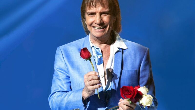 Roberto Carlos leva turnê “Eu Ofereço Flores” ao Qualistage em show imperdível