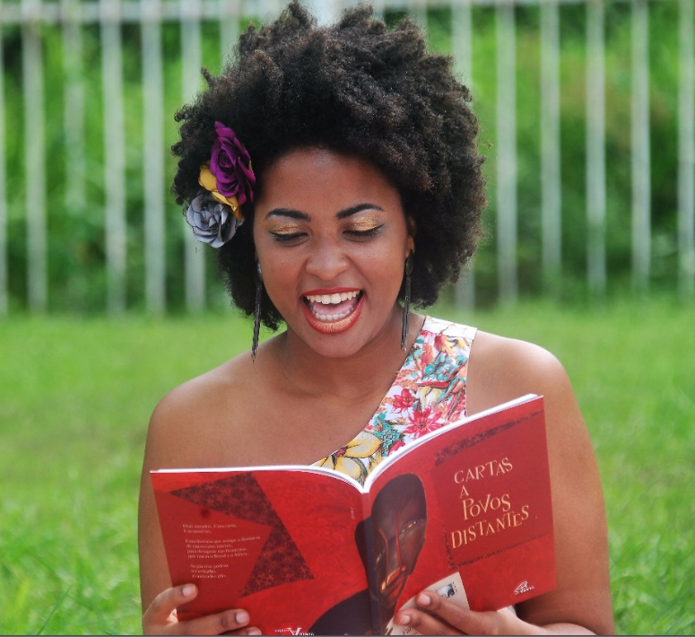 Roma Júlia celebra 10 anos de “Histórias do meu povo” no Recife