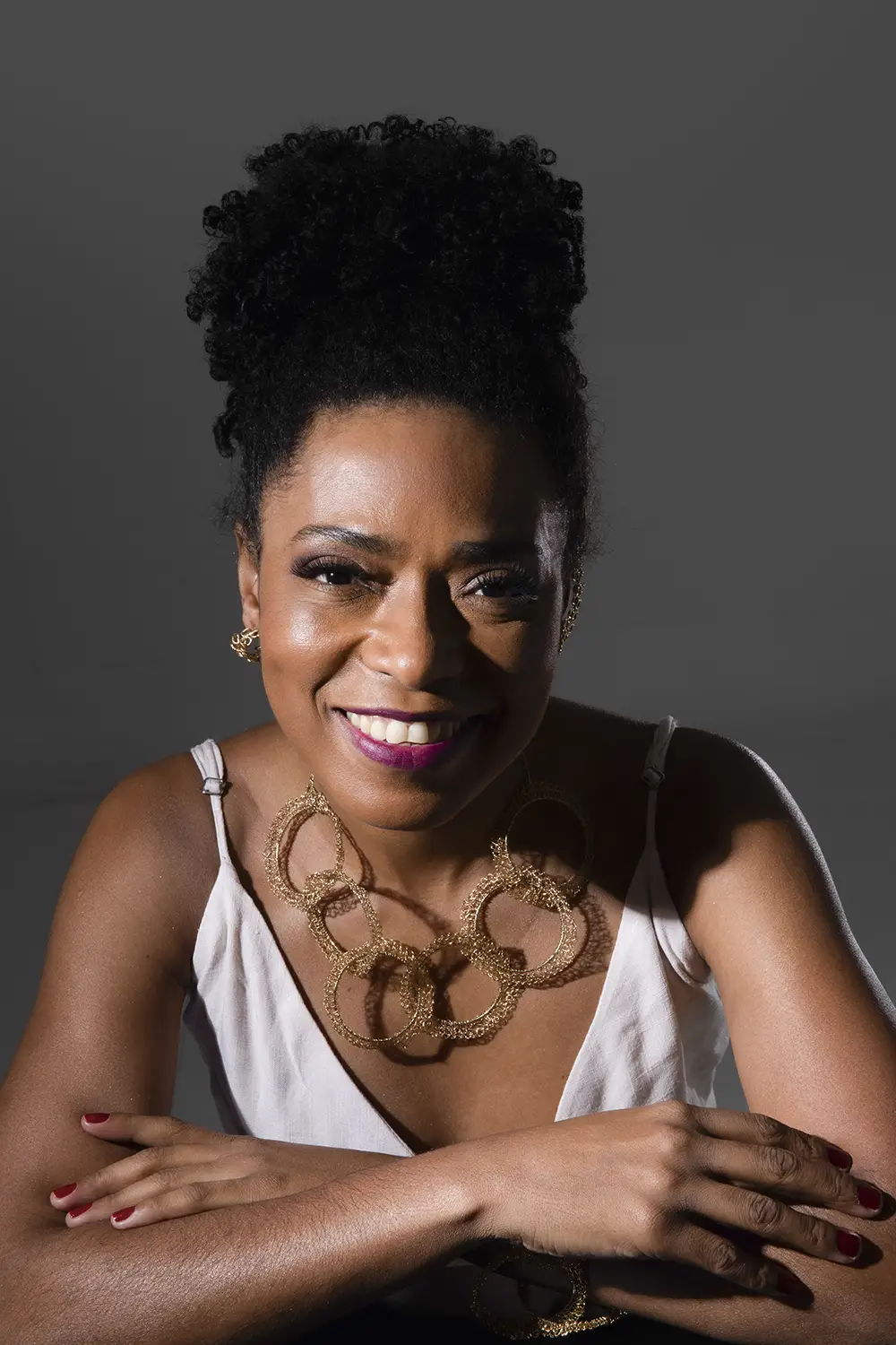 Vilma Melo dirige “Ninguém Me Ensinou a Morrer”, espetáculo premiado estreia dia 26