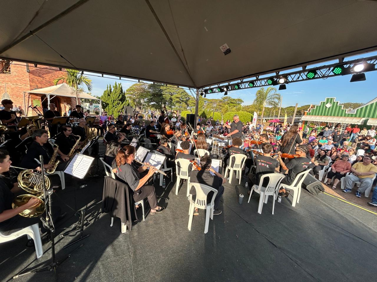 Concerto Tons do Brasil emociona Holambra com música sinfônica brasileira