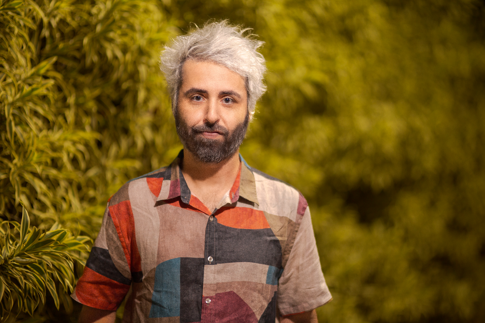Entrevista: Rafael Galhardo, cantor e compositor