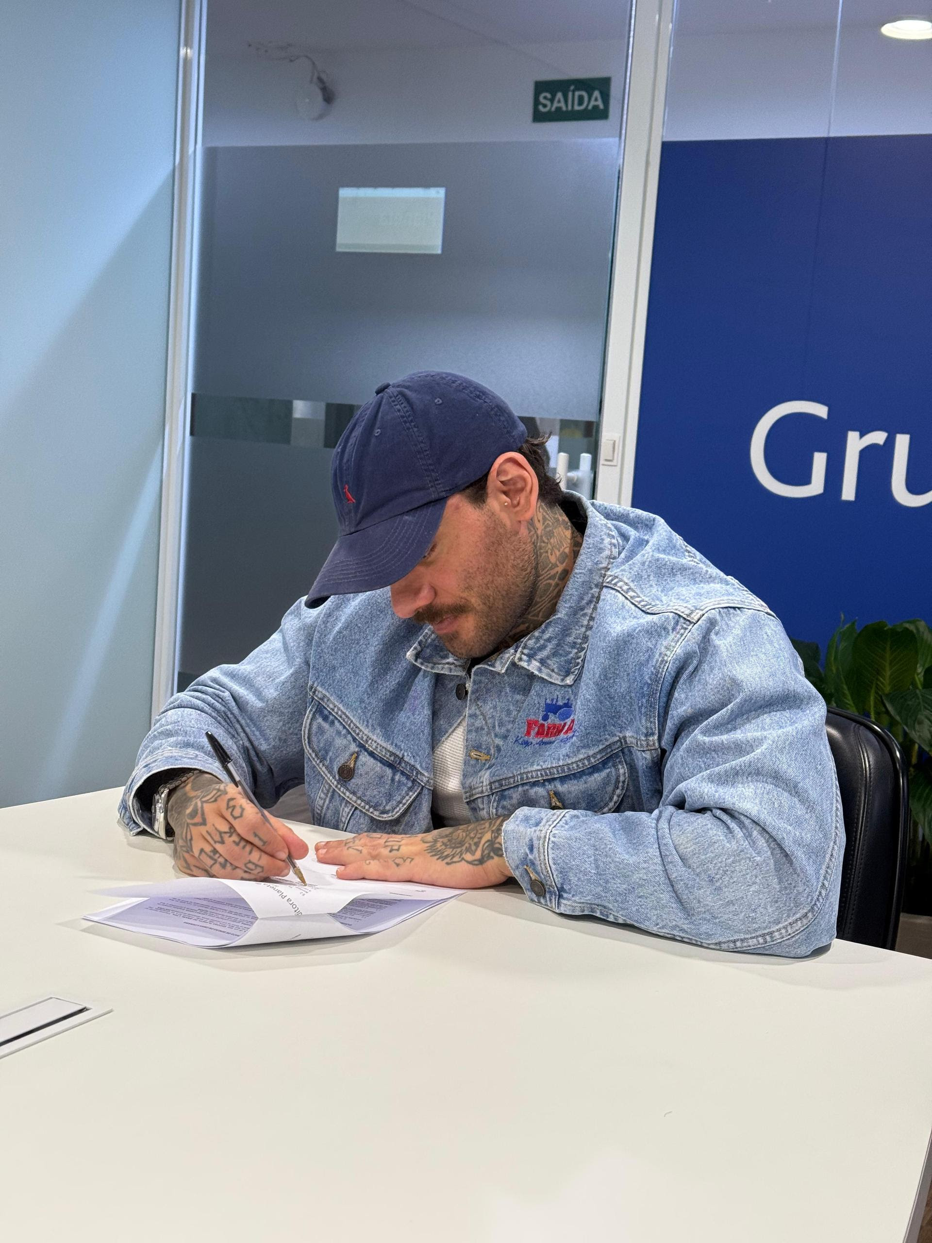 Lucas Lucco anuncia “Emoccionado”, seu primeiro livro de poesia