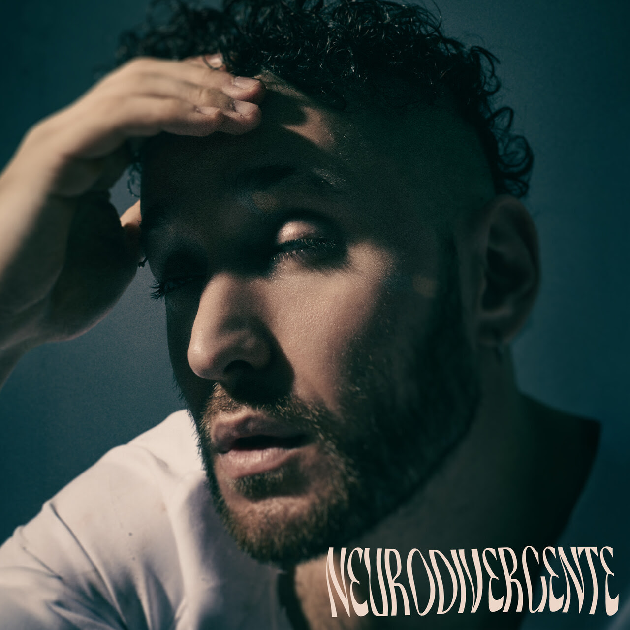 Mateo lança álbum Neural e cru “NEURODIVERGENTE”