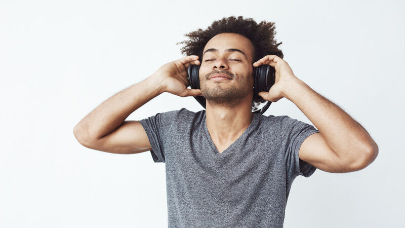Aprenda inglês com músicas de rock neste Dia do Rock