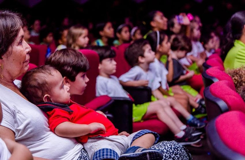 🎭 Caravana Cultural leva crianças ao teatro pela primeira vez em Olinda