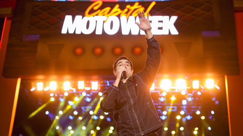 Samuel Rosa emociona público no Capital Moto Week 2025