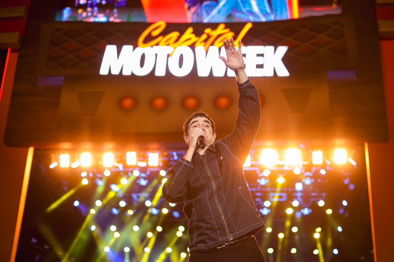 Samuel Rosa emociona público no Capital Moto Week 2025