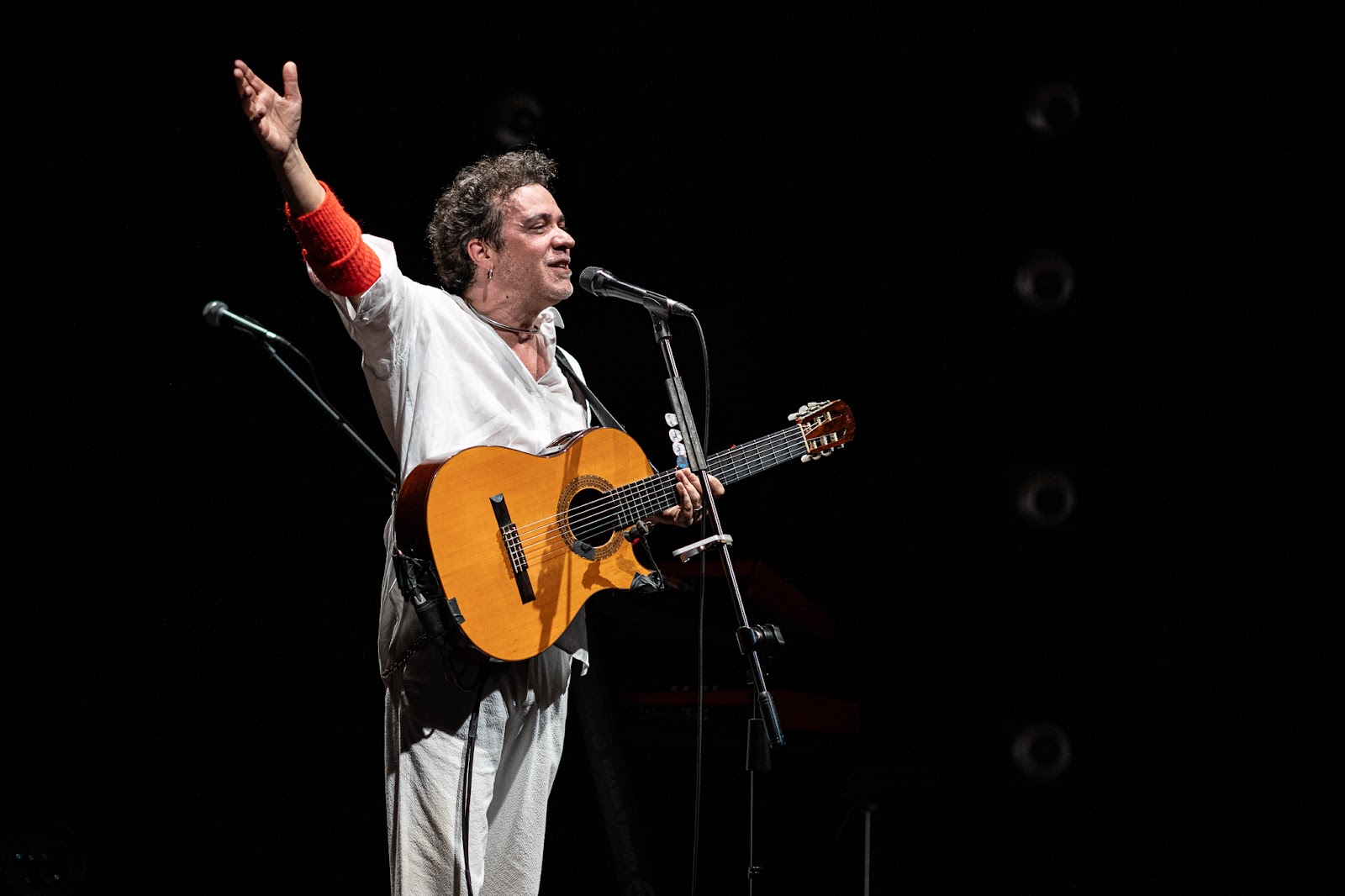 Paulinho Moska faz show gratuito na Baixada Fluminense pelo 90’s Festival