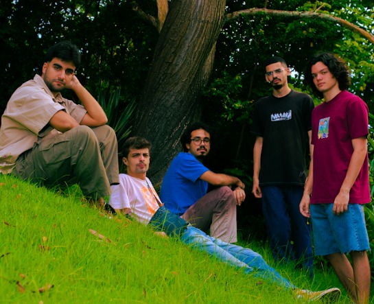Banda Gastação Infinita estreia no Festival Movimento Cidade com rock psicodélico e colagens sonoras