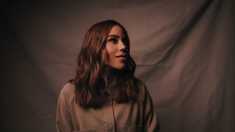 Julliany Souza celebra maternidade e sucesso na música cristã