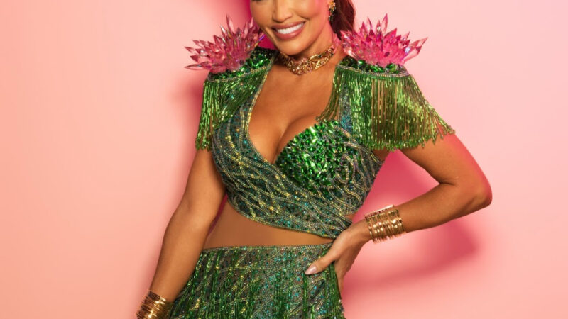 Karinah canta com a Mangueira em disputa de samba 2026