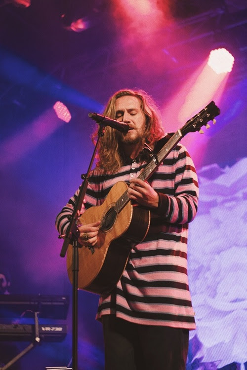 Vitor Kley se apresenta em Caxias do Sul durante Escolha da Rainha e Princesas da Festa da Uva 2026