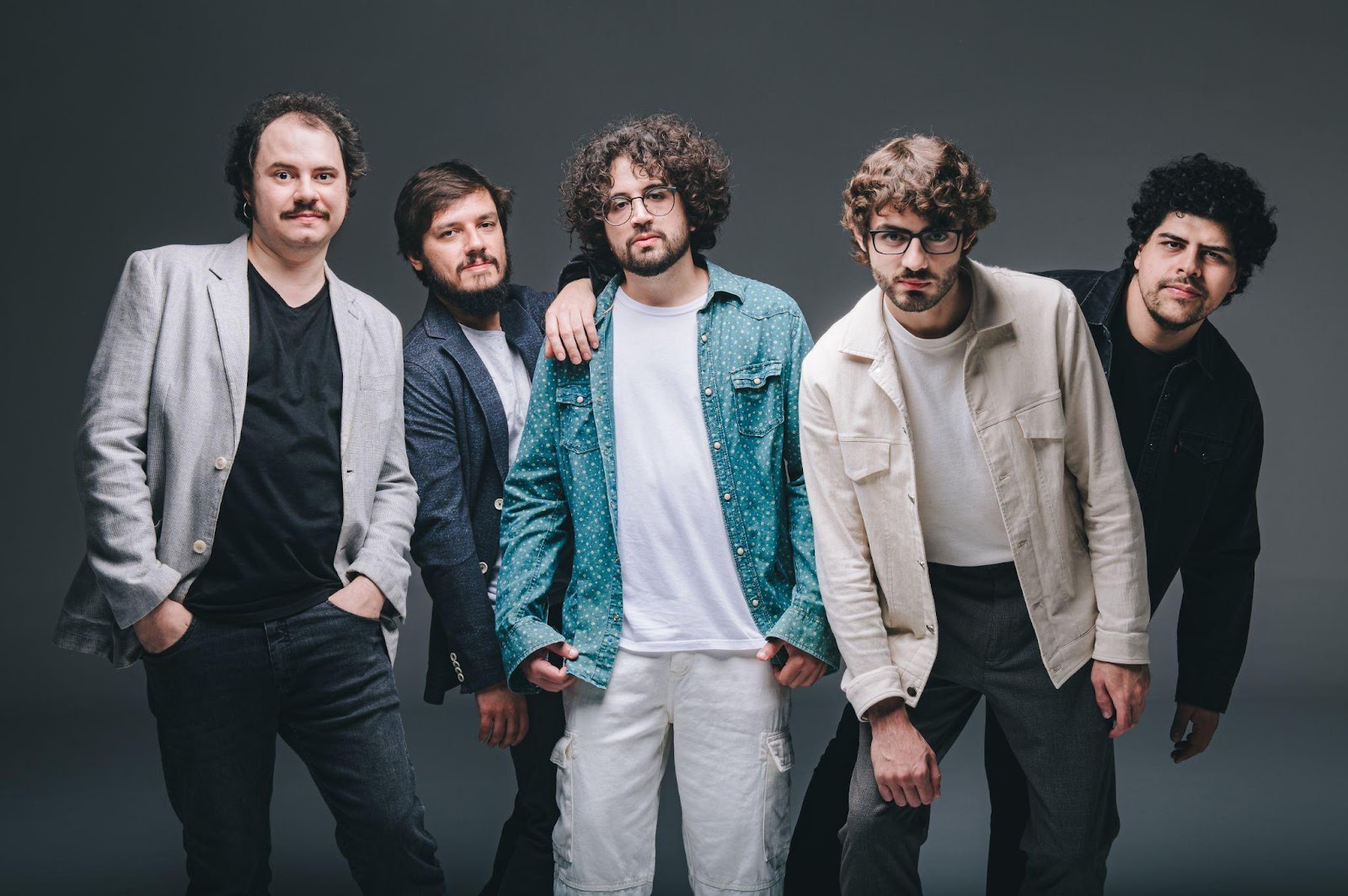 Banda A Olívia lança álbum que mistura rock e questões globais