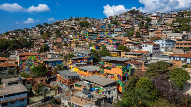 CURA celebra maior macro mural do Brasil com show de Djonga