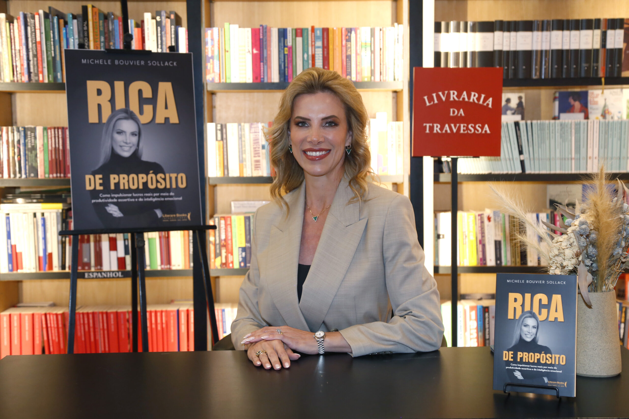 Michele Bouvier lança “Rica de Propósito” em São Paulo