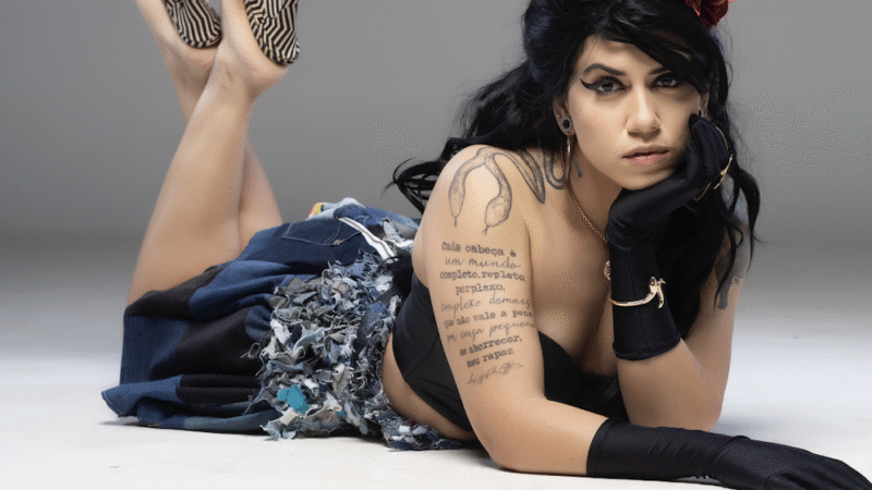 Clariana apresenta tributo a Amy Winehouse no The Town