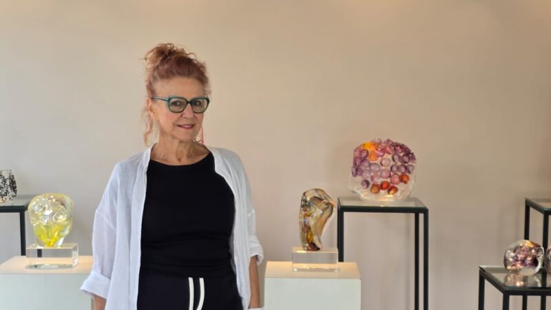 Elvira Schuartz reabre Espaço Zero com exposição de vidro