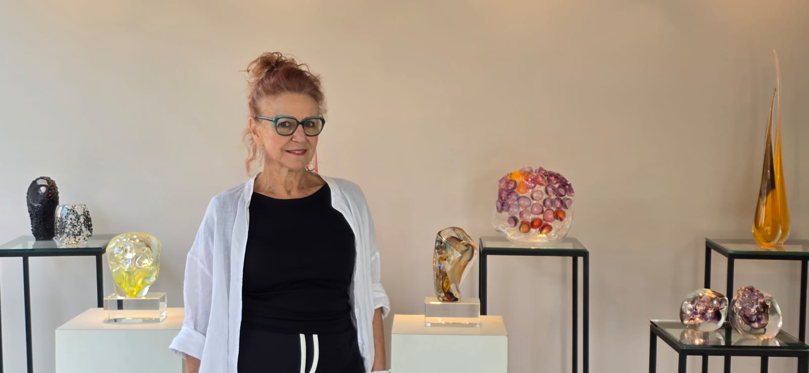 Elvira Schuartz reabre Espaço Zero com exposição de vidro