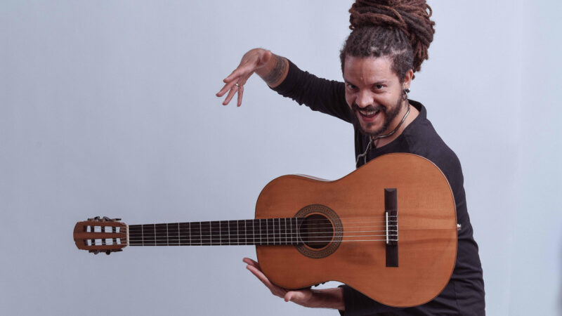 Gui Silveiras apresenta show Saudades de Lá no Sesc Santo Amaro