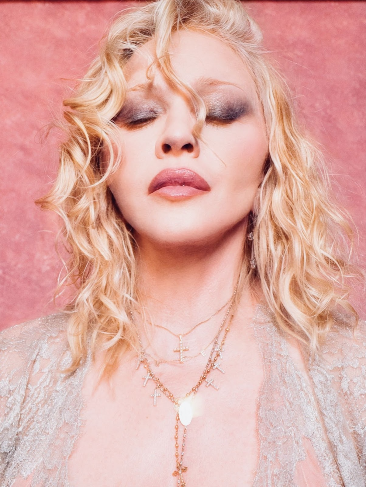 Madonna retorna à Warner Records após quase 20 anos