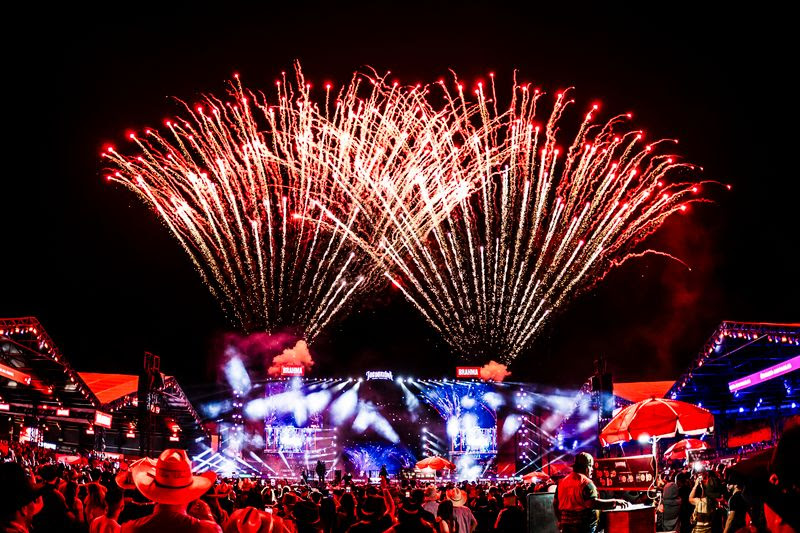 Jaguariúna Rodeo Festival reúne 40 mil pessoas e celebridades