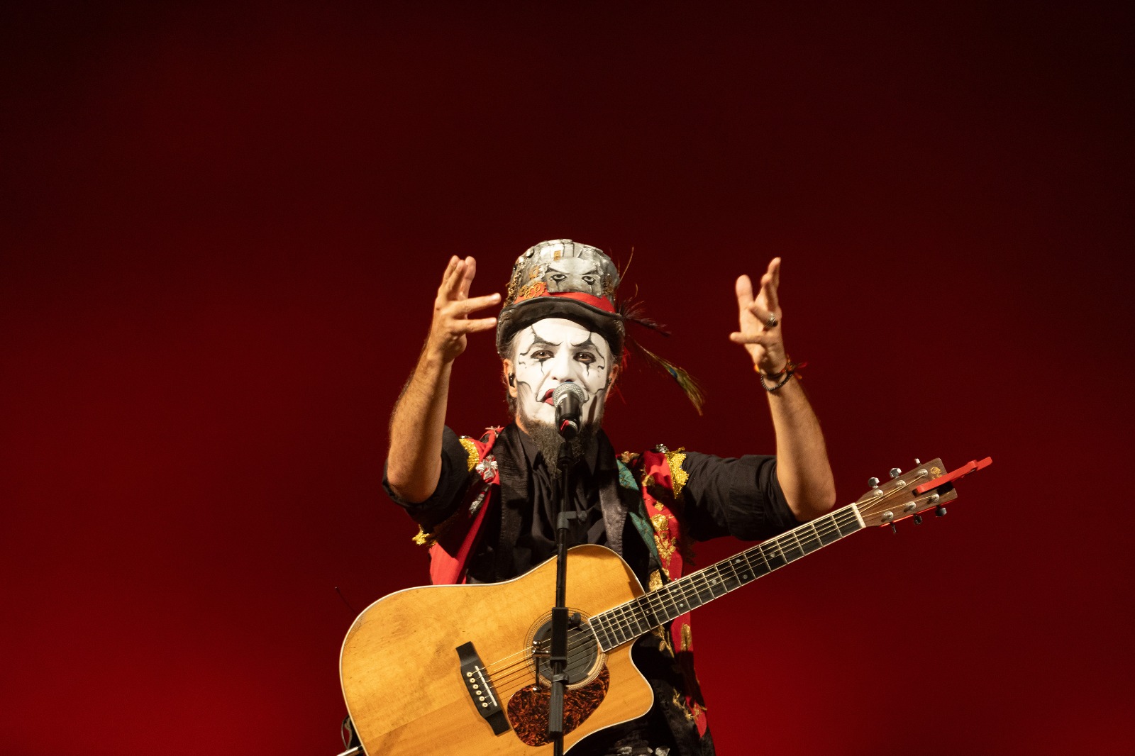 O Teatro Mágico volta ao Rio de Janeiro com a turnê “O Reencontro”