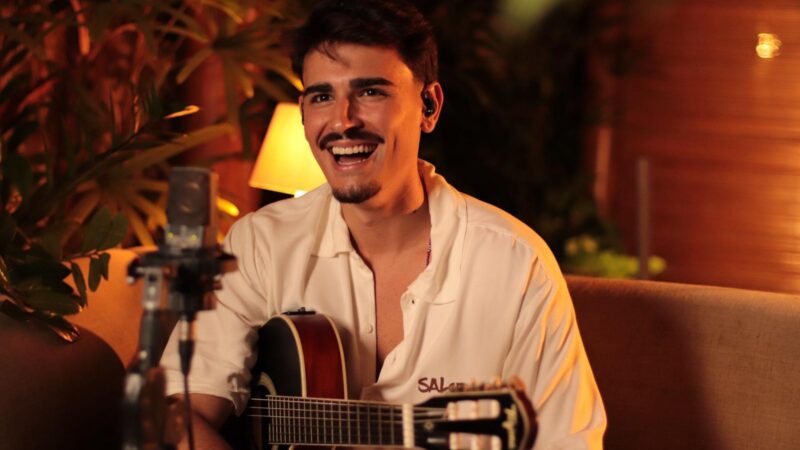 Jhaca faz pocket show gratuito no Shopping Center Lapa