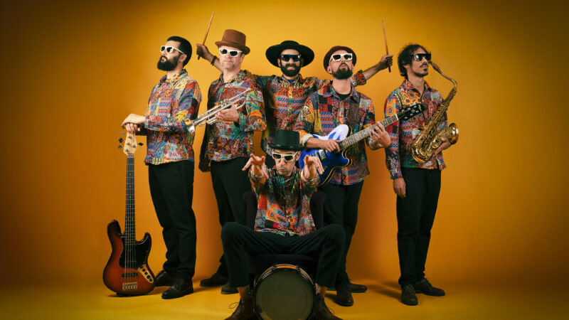 Kumpania Algazarra estreia show no Manouche com Orquestra Voadora
