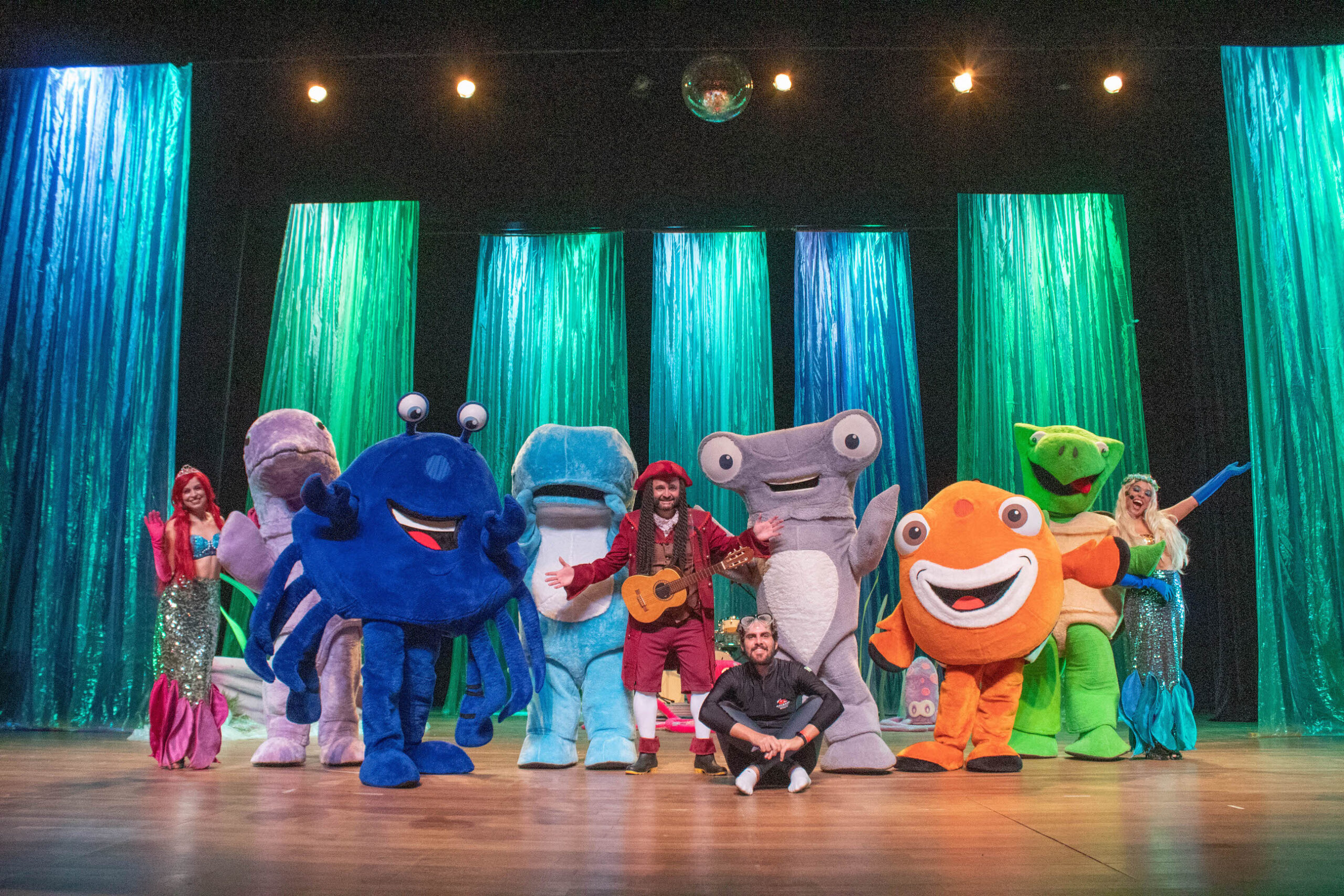 Musical infantil “O Tubarão Martelo e os habitantes do fundo do mar” chega ao Teatro Clara Nunes