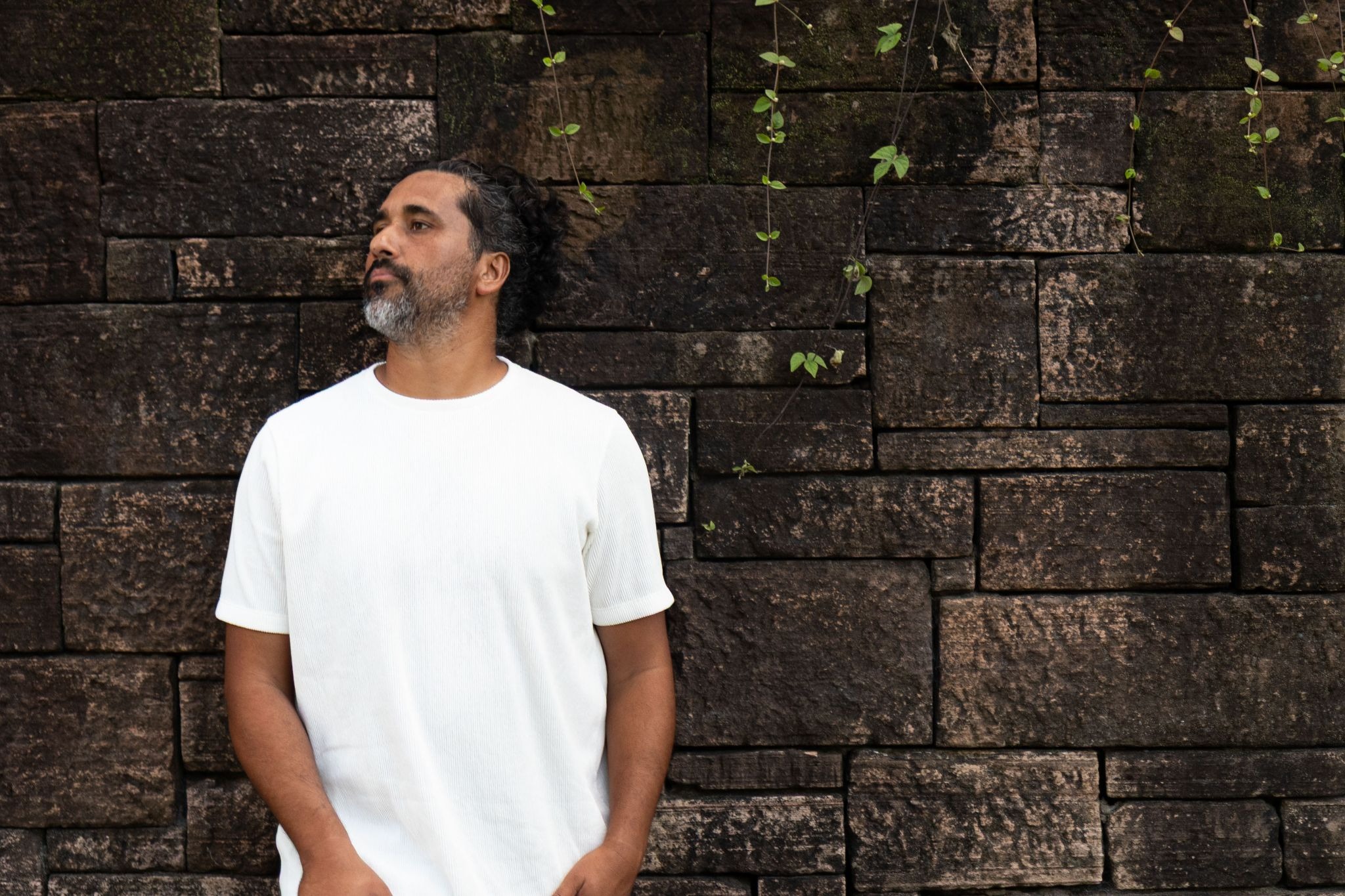 Livro “Mormasiento”, de Andrés Rivero, celebra a poesia da periferia fronteiriça