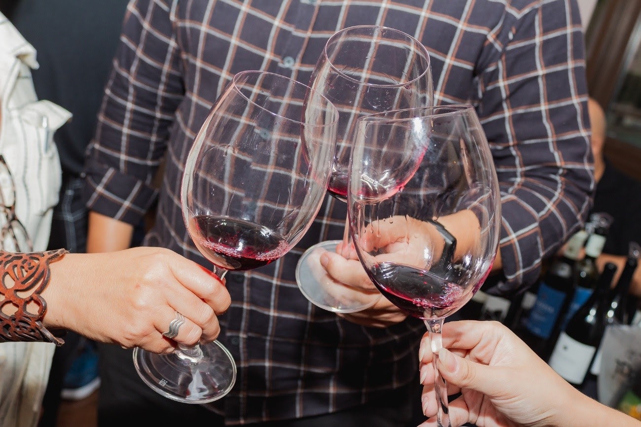 Grand Tasting Niterói celebra um ano com mais de 100 rótulos