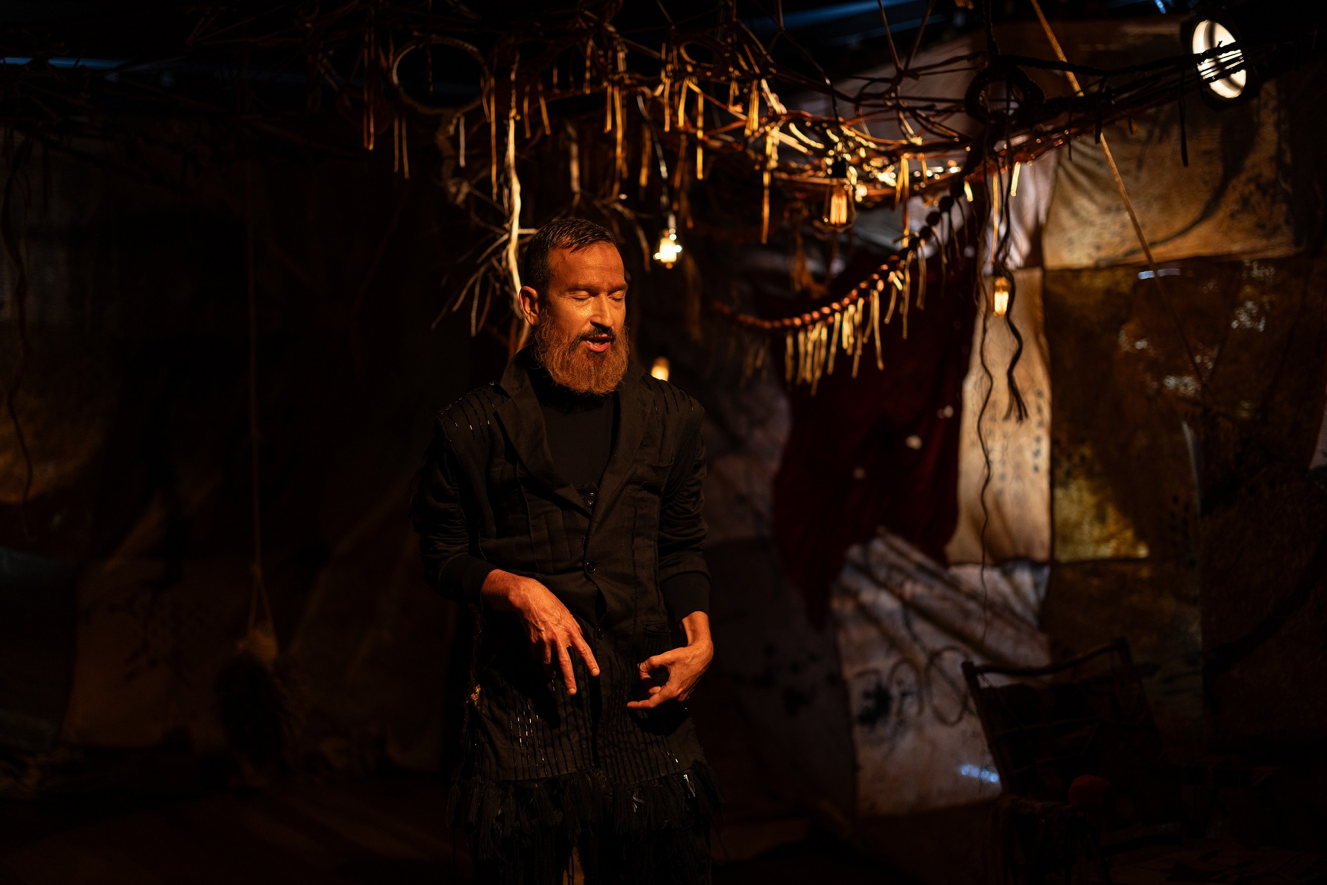 Marcelo Olinto encena “A Construção”, de Kafka, na Lapa