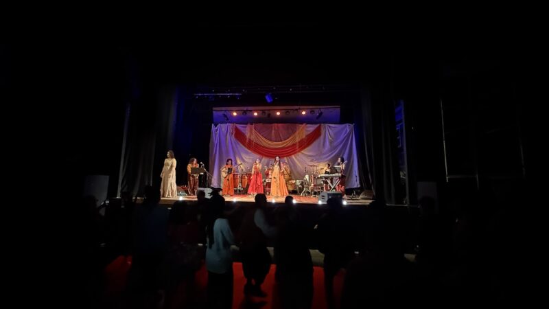 Banda Oyáladê celebra a força feminina no Teatro Cacilda Becker