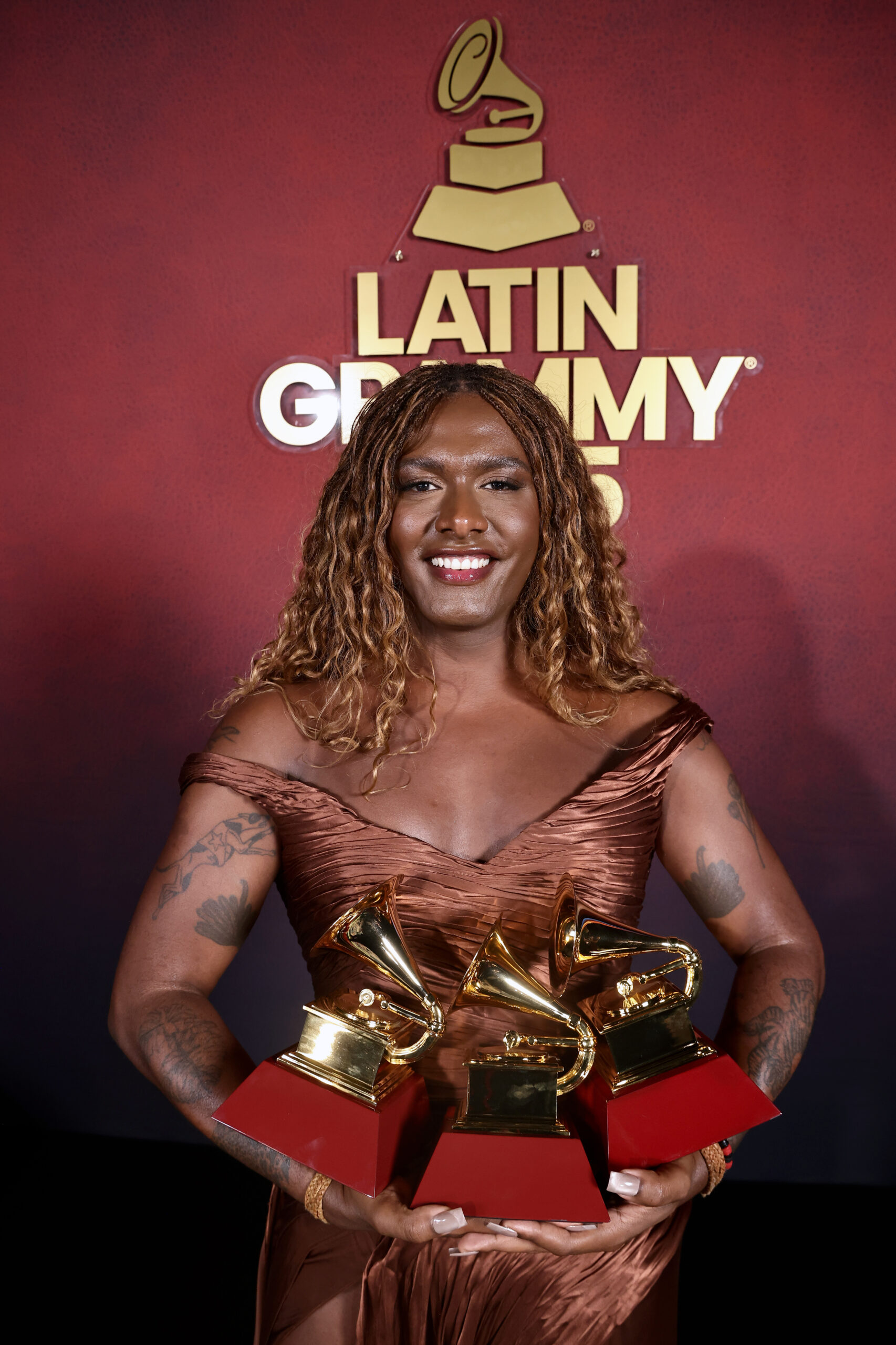 Liniker brilha no Latin GRAMMY 2025 e vence três prêmios