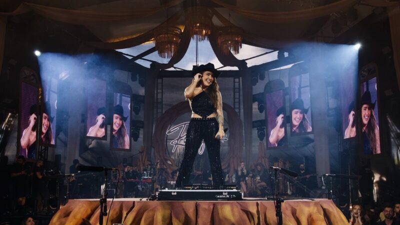 Lauana Prado faz show recorde de quase 6 horas em SP