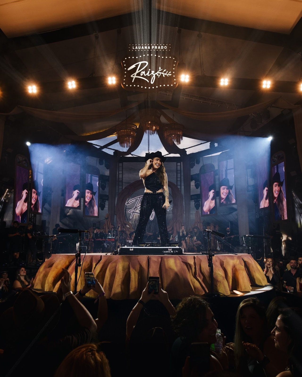 Lauana Prado faz show recorde de quase 6 horas em SP