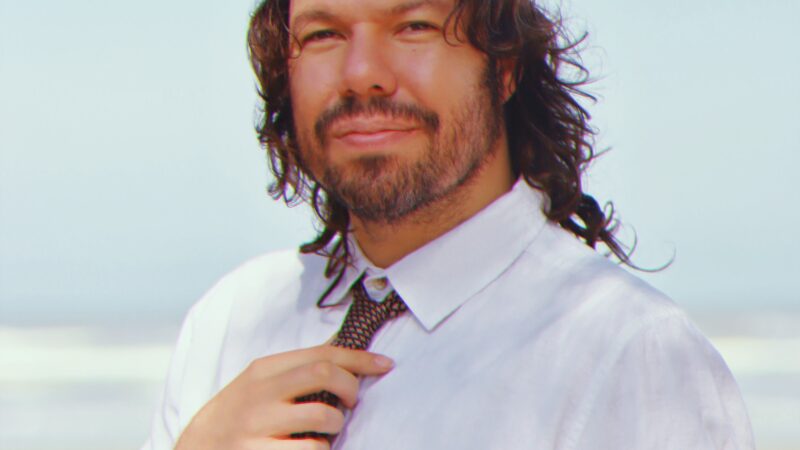 Teago Oliveira lança “Canções do Velho Mundo” com novas parcerias