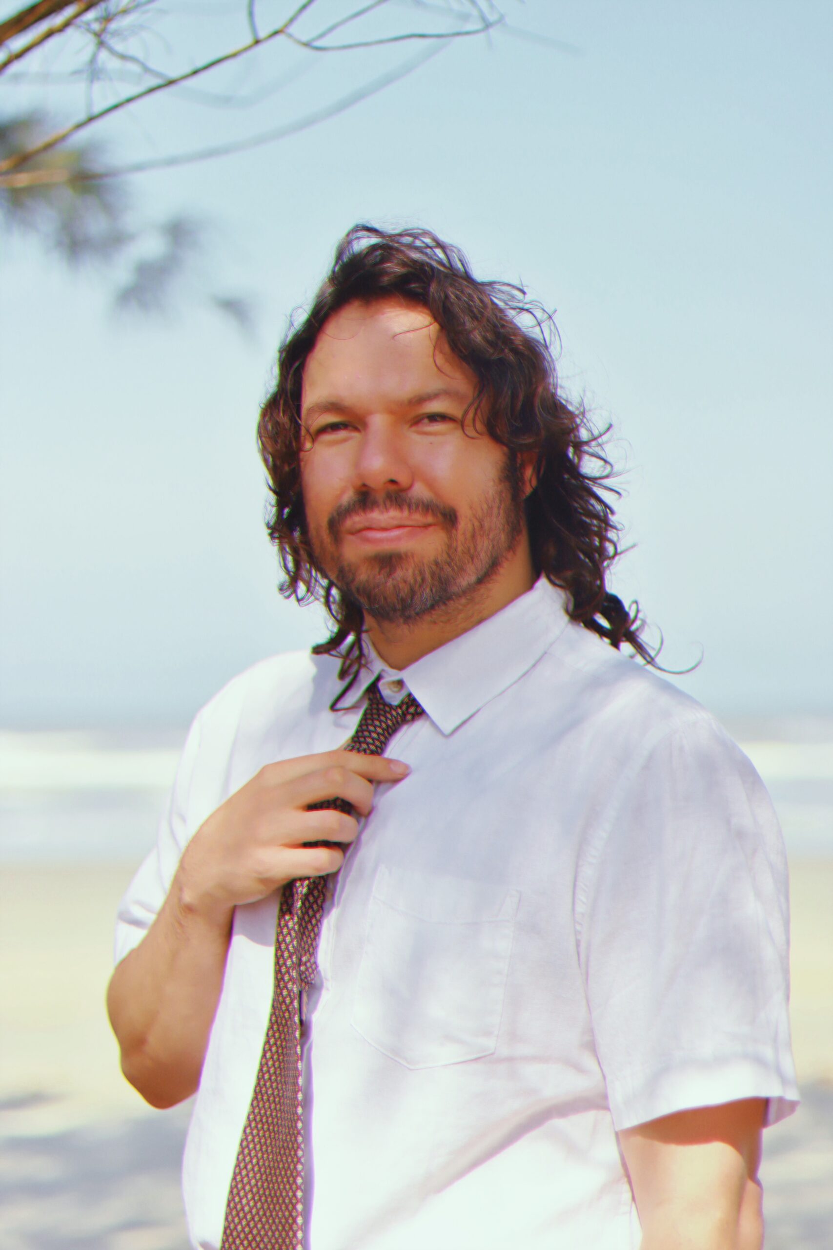 Teago Oliveira lança “Canções do Velho Mundo” com novas parcerias