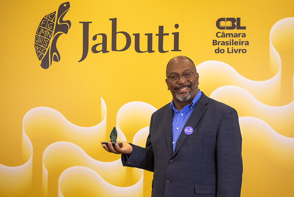 Professor do Mackenzie vence Prêmio Jabuti em Educação