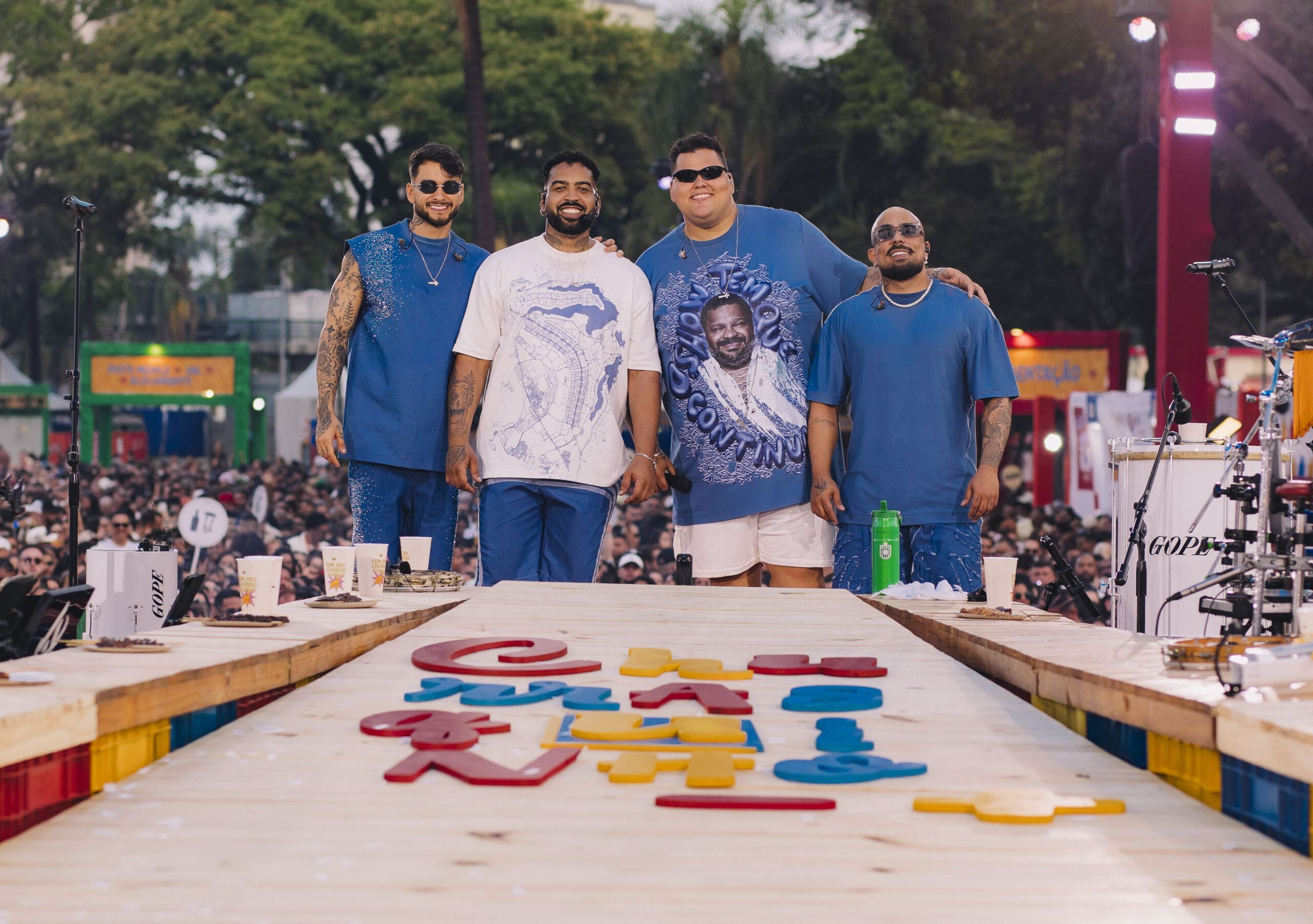 Menos é Mais grava novo “Churrasquinho” em São Paulo com ingressos esgotados em menos de duas horas e clima de celebração do pagode.