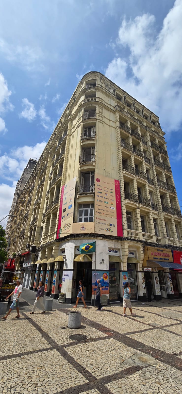 Hidracor revitaliza fachada do Excelsior para o Natal de Luz