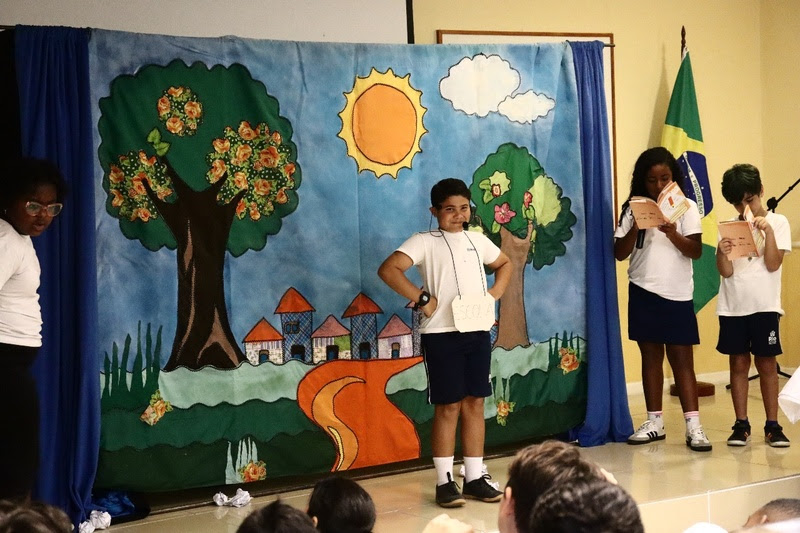 Alunos da Estácio de Sá lançam livro em projeto educacional